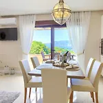 아파트 Luxury Stina Pinezići