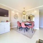 아파트 Luxury Stina *